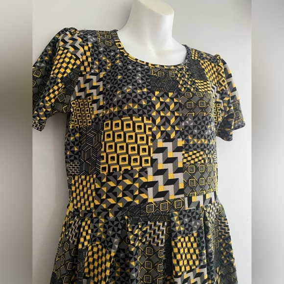 Lularoe geometric pattern dress *Has pockets!* - Picture 4 of 10